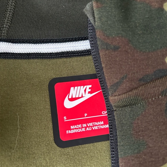 Nike tech youth camo joggers + jacket combo. Size XS (6-7) - Picture 5 of 11